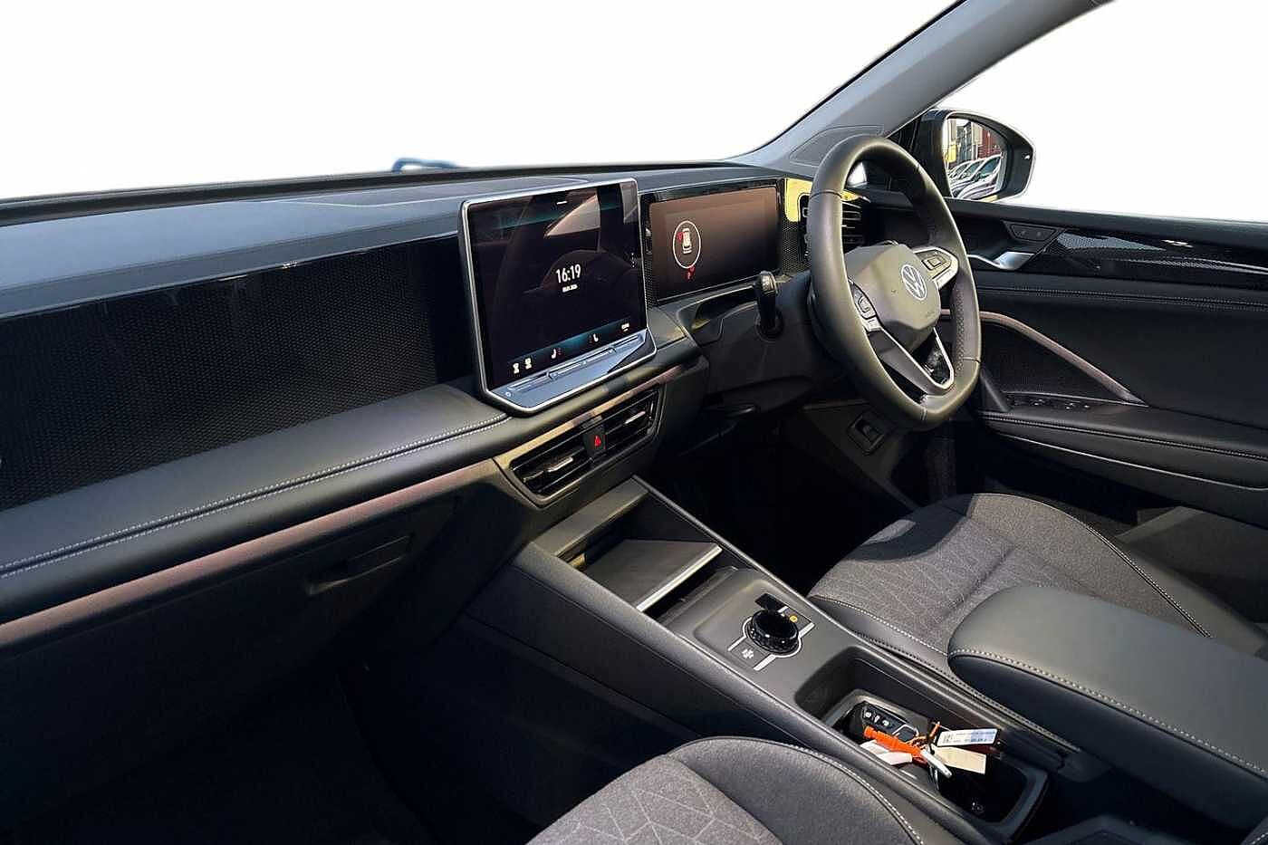 Used Volkswagen Tiguan 2025 for sale - 77124660: Photo 2