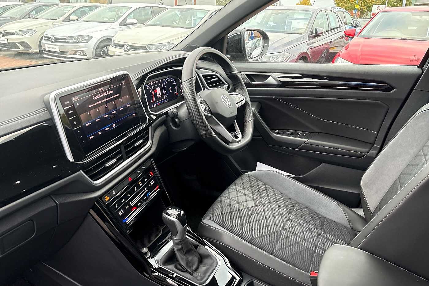 Used Volkswagen T-Roc 2023 for sale - 76123960: Photo 2