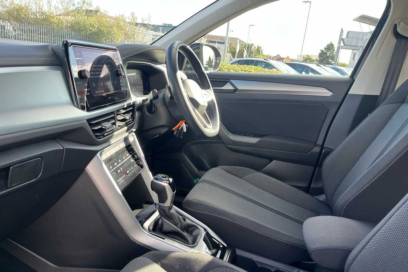 Used Volkswagen T-Roc 2024 for sale - 75966535: Photo 2