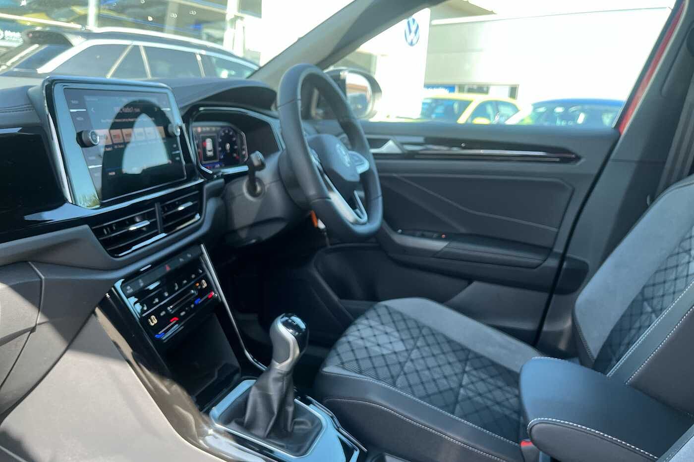 Used Volkswagen T-Roc 2025 for sale - 76261138: Photo 2