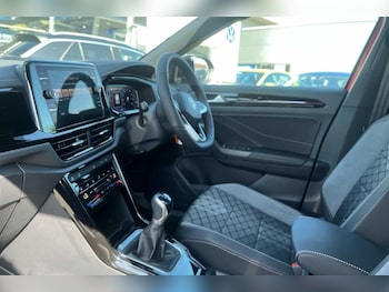 Used Volkswagen T-Roc 2025 for sale - 76261138: Photo 2