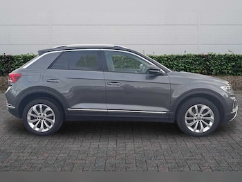 Used Volkswagen T-Roc 2023 for sale - 77332576: Photo