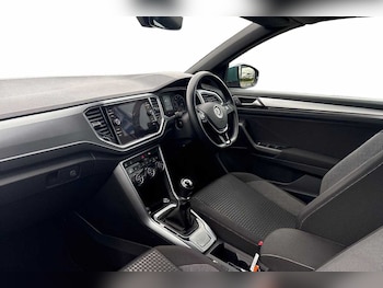 Used Volkswagen T-Roc 2021 for sale - 77124798: Photo