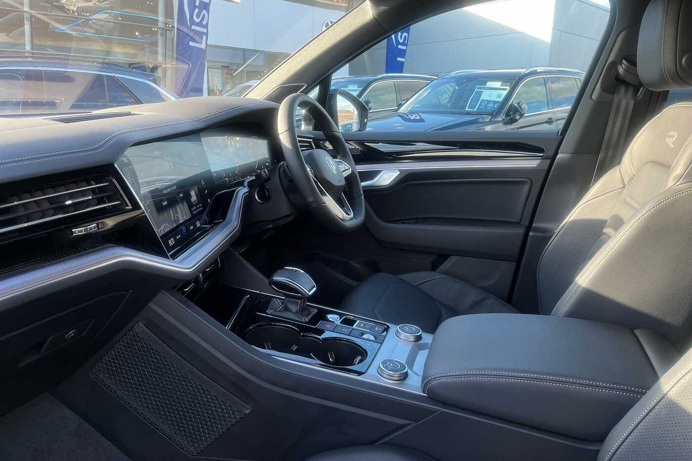 Used Volkswagen Touareg 2023 for sale - 76003199: Photo 2