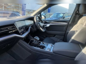 Used Volkswagen Touareg 2023 for sale - 76003199: Photo
