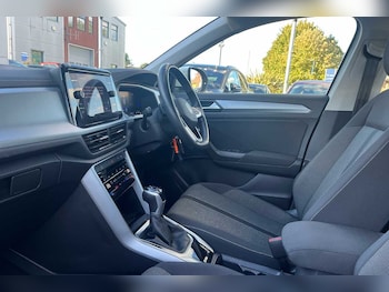 Used Volkswagen T-Roc 2022 for sale - 75966458: Photo