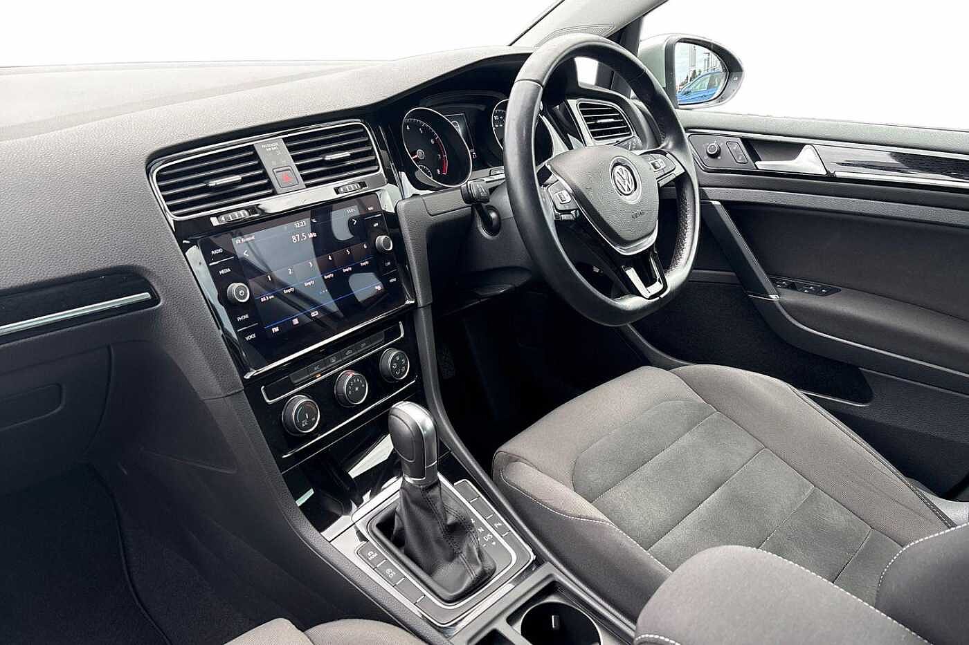 Used Volkswagen Golf 2018 for sale - 77372495: Photo 2