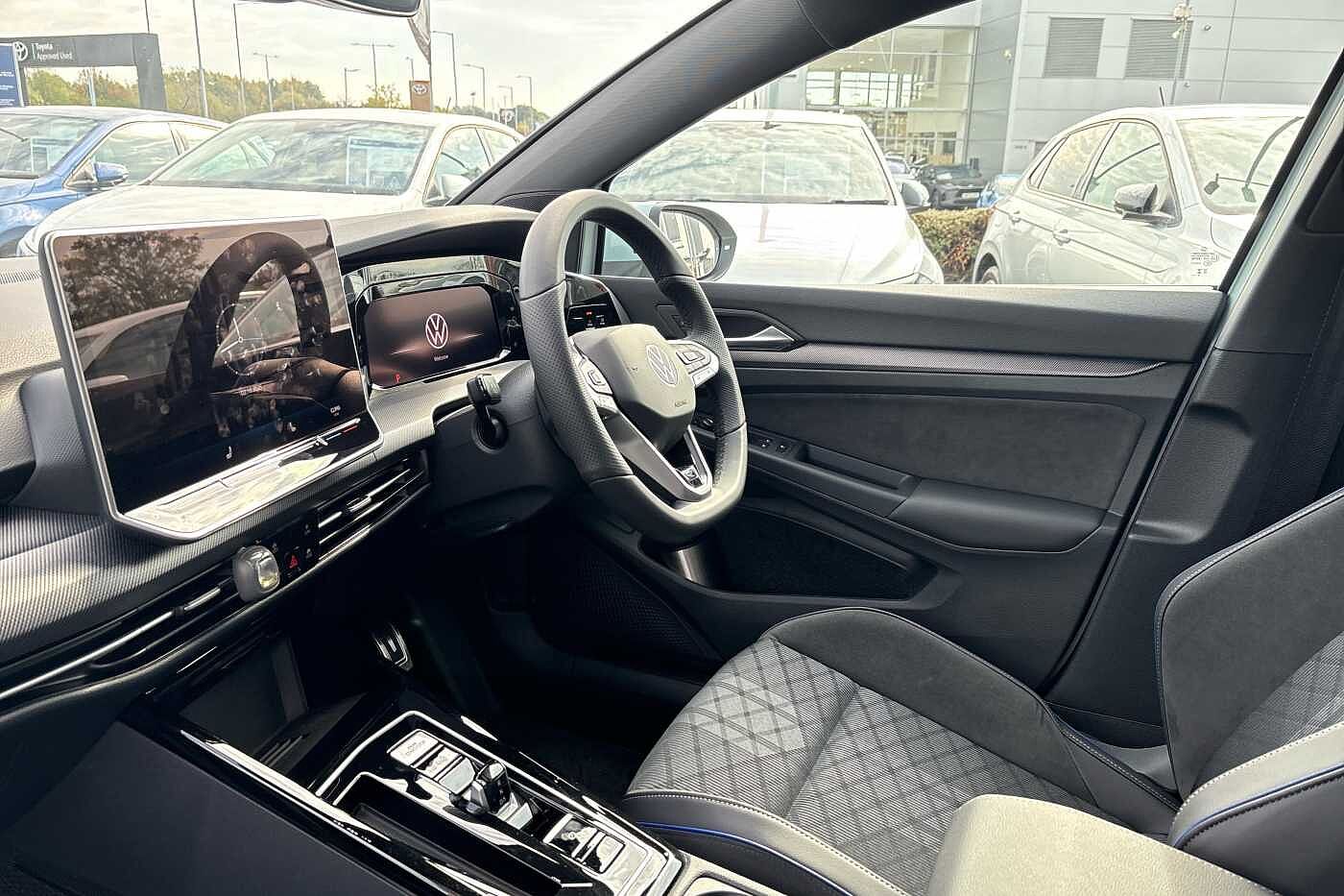 Used Volkswagen Golf 2025 for sale - 76190725: Photo 2