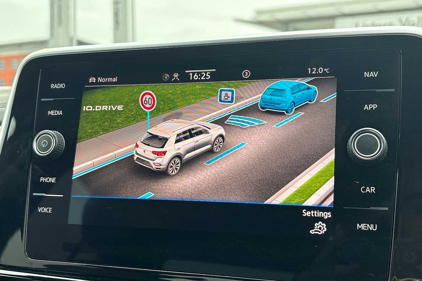 Used Volkswagen T-Roc 2022 for sale - 76123885: Photo 17