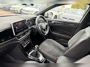 Used Volkswagen T-Roc 2022 for sale - 76123885: Photo 2