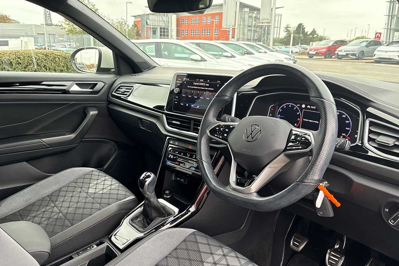 Used Volkswagen T-Roc 2022 for sale - 76123885: Photo 6