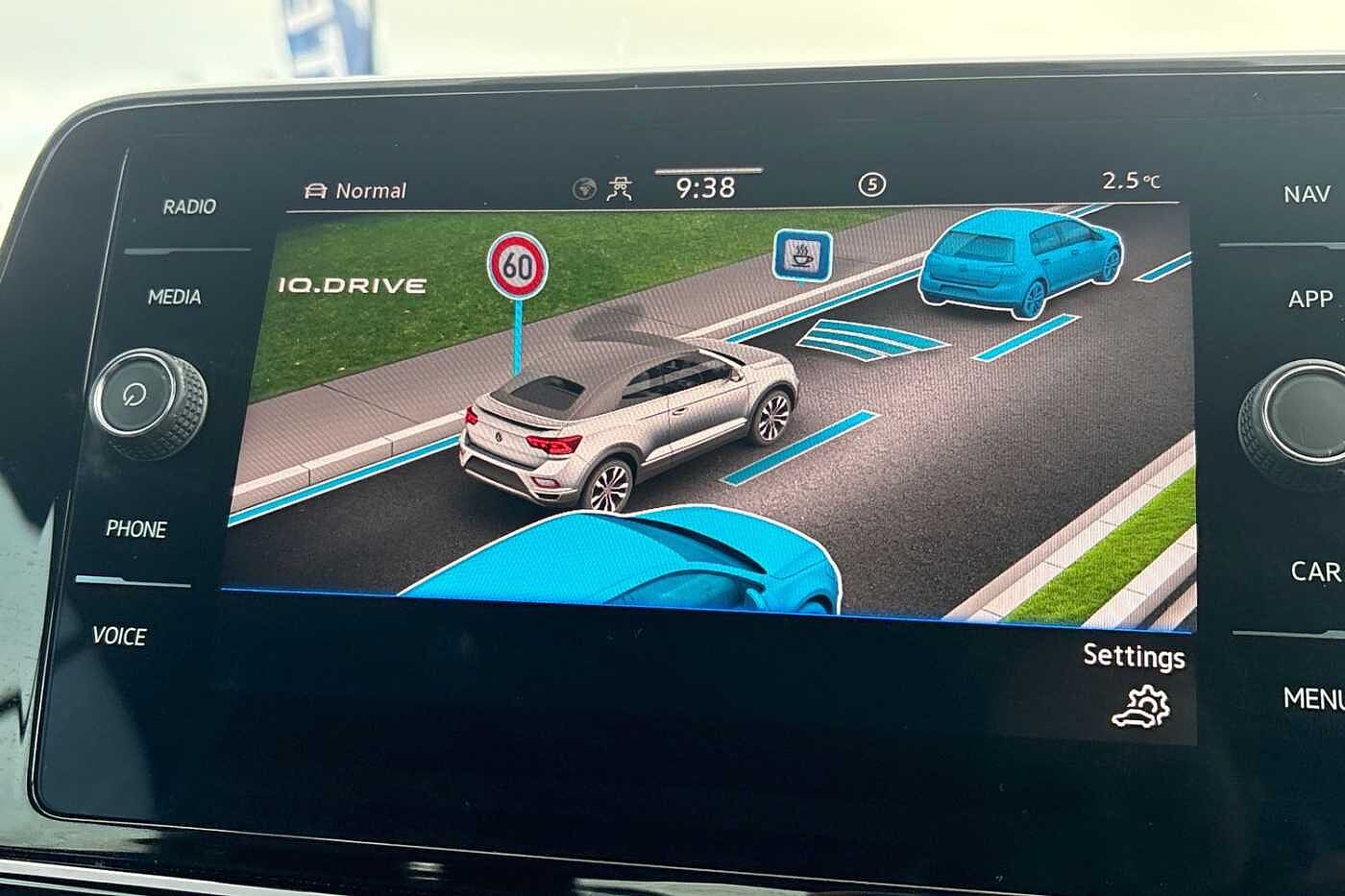 Used Volkswagen T-Roc 2023 for sale - 76837806: Photo 19