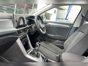Used Volkswagen T-Roc 2023 for sale - 75328063: Photo