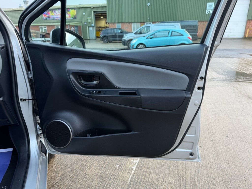 Used Toyota Yaris 2015 for sale - 77525898: Photo 16