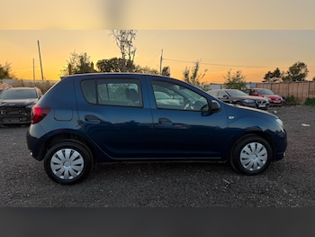 Used Dacia Sandero 2017 for sale - 79605939: Photo