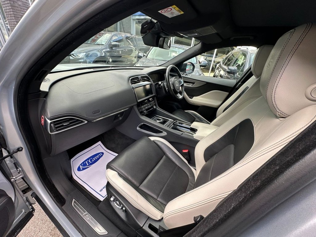 Used Jaguar F-Pace 2017 for sale - 76710907: Photo 10
