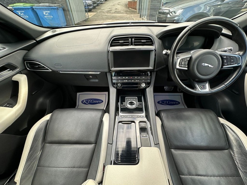 Used Jaguar F-Pace 2017 for sale - 76710907: Photo 9