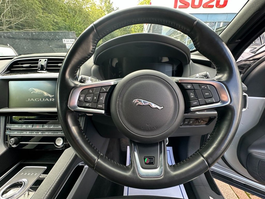 Used Jaguar F-Pace 2017 for sale - 76632002: Photo 15