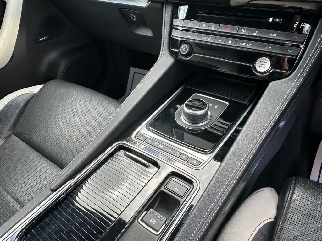 Used Jaguar F-Pace 2017 for sale - 76632002: Photo 18