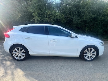 Used Volvo V40 2018 for sale - 78858749: Photo