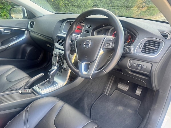 Used Volvo V40 2018 for sale - 75756970: Photo 2