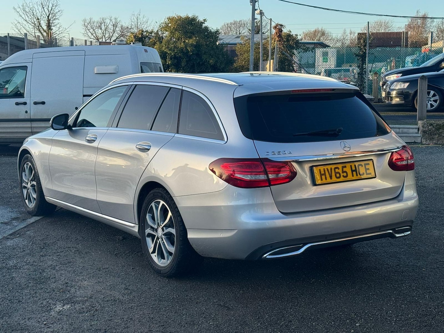 Used Mercedes-Benz C Class 2015 for sale - 76759449: Photo 5