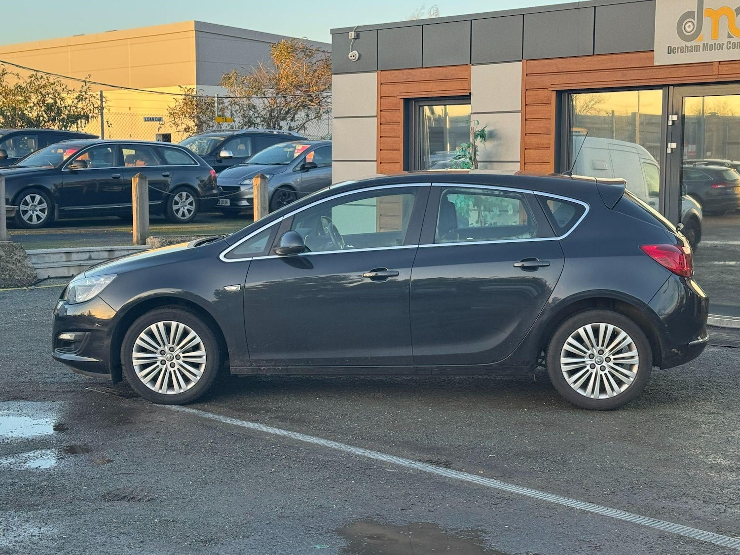 Used Vauxhall Astra 2014 for sale - 77934165: Photo 2