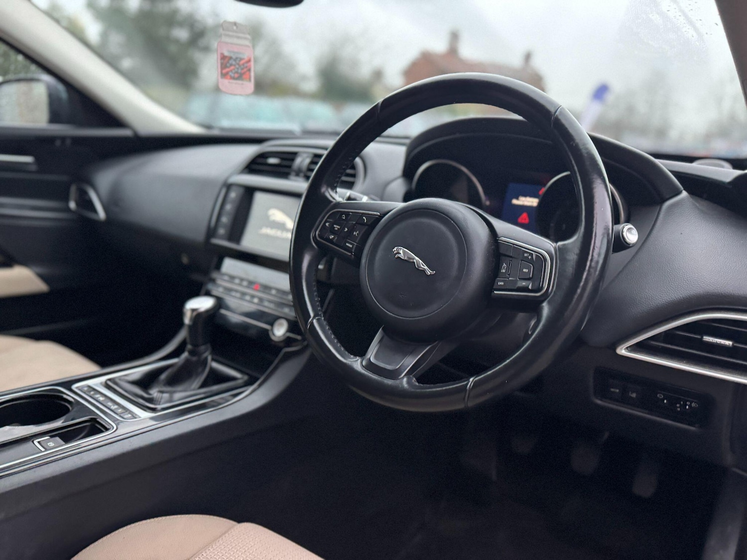 Used Jaguar XE 2015 for sale - 77934202: Photo 9