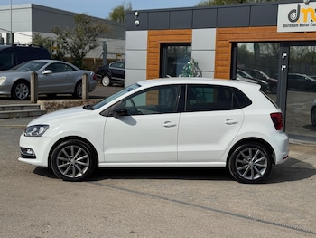 Used Volkswagen Polo 2015 for sale - 78301577: Photo