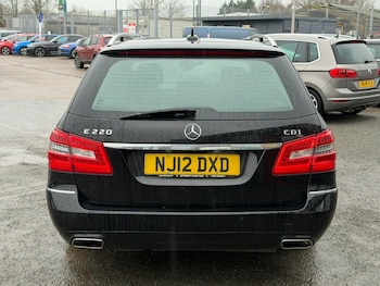 Used Mercedes-Benz E Class 2012 for sale - 75838160: Photo
