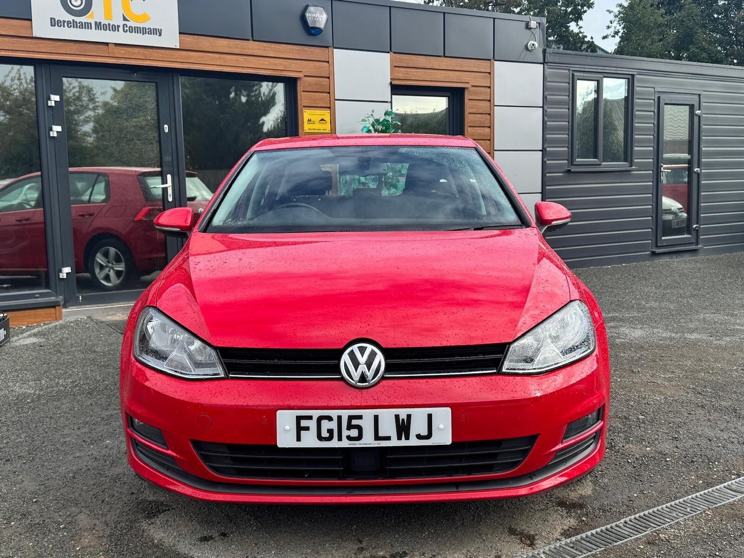 Used Volkswagen Golf 2015 for sale - 76042905: Photo 2