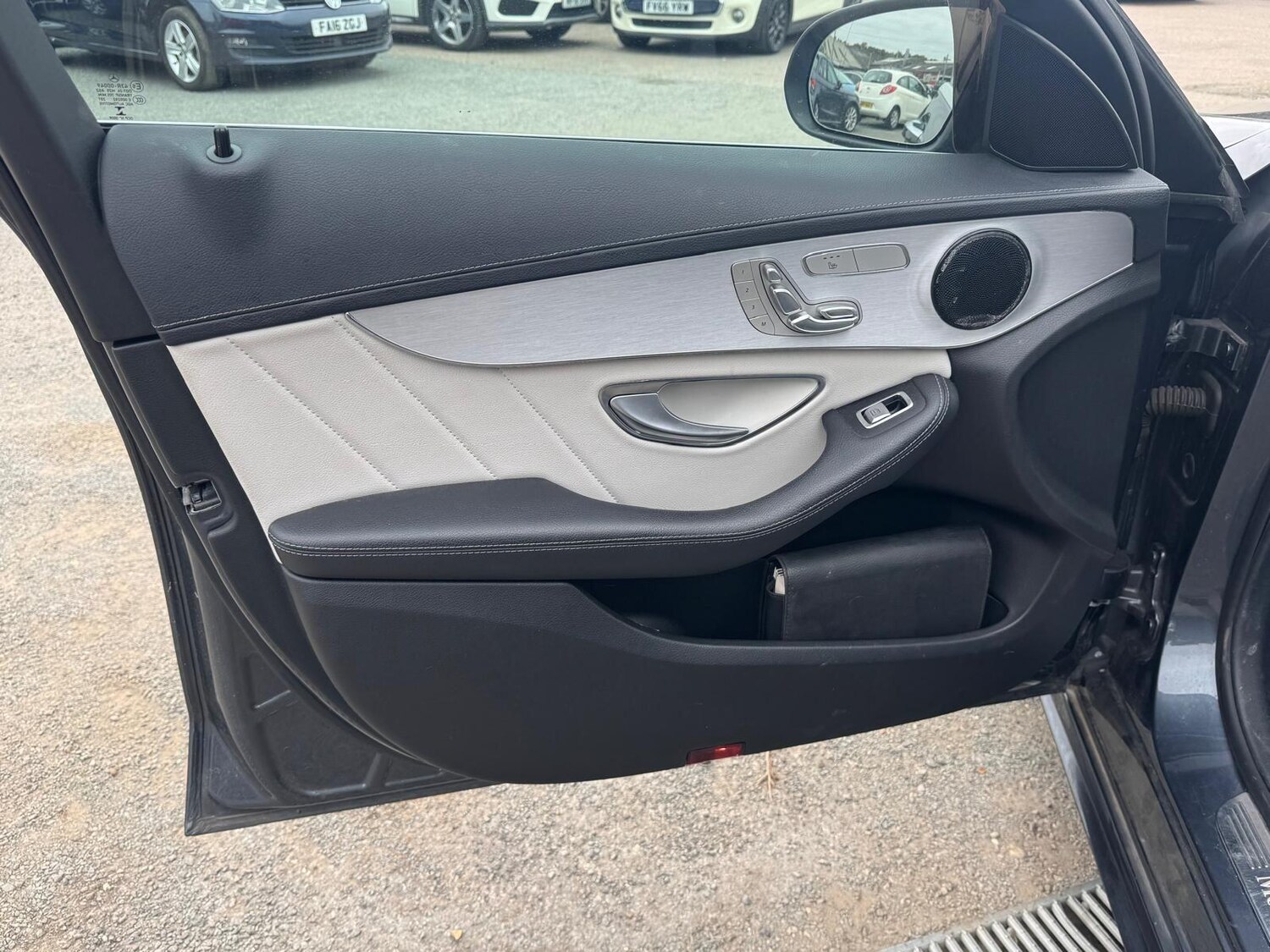 Used Mercedes-Benz C Class 2015 for sale - 77934193: Photo 32