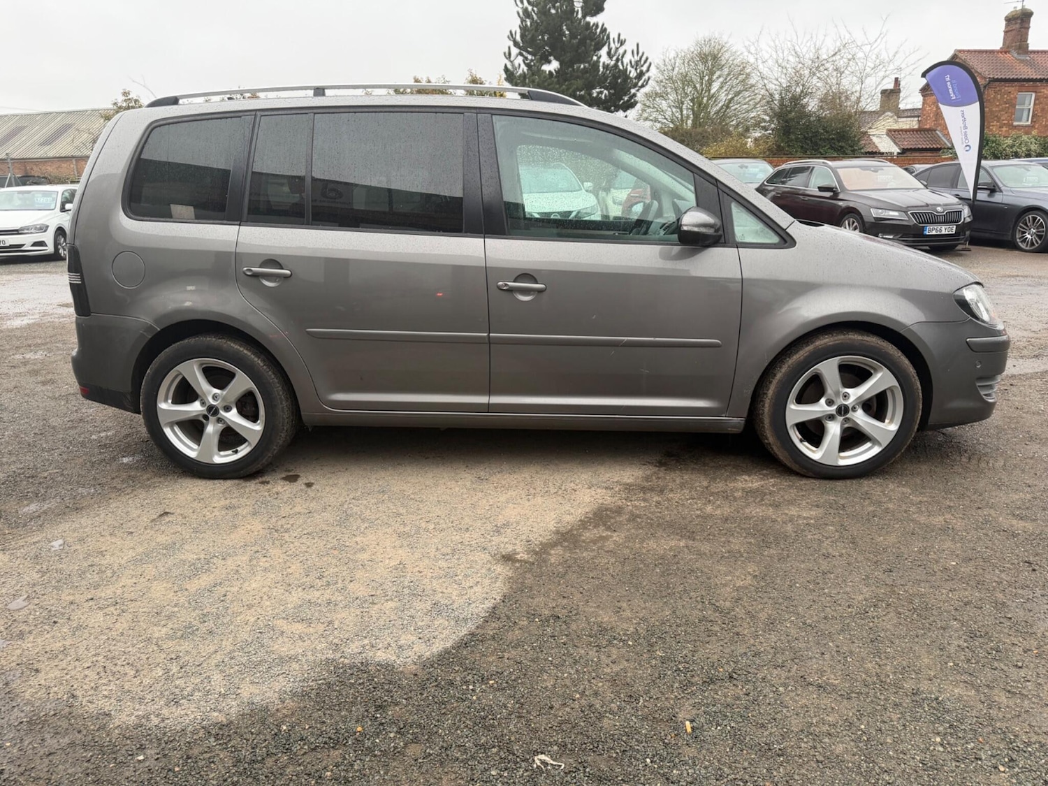Used Volkswagen Touran 2010 for sale - 77934208: Photo 5