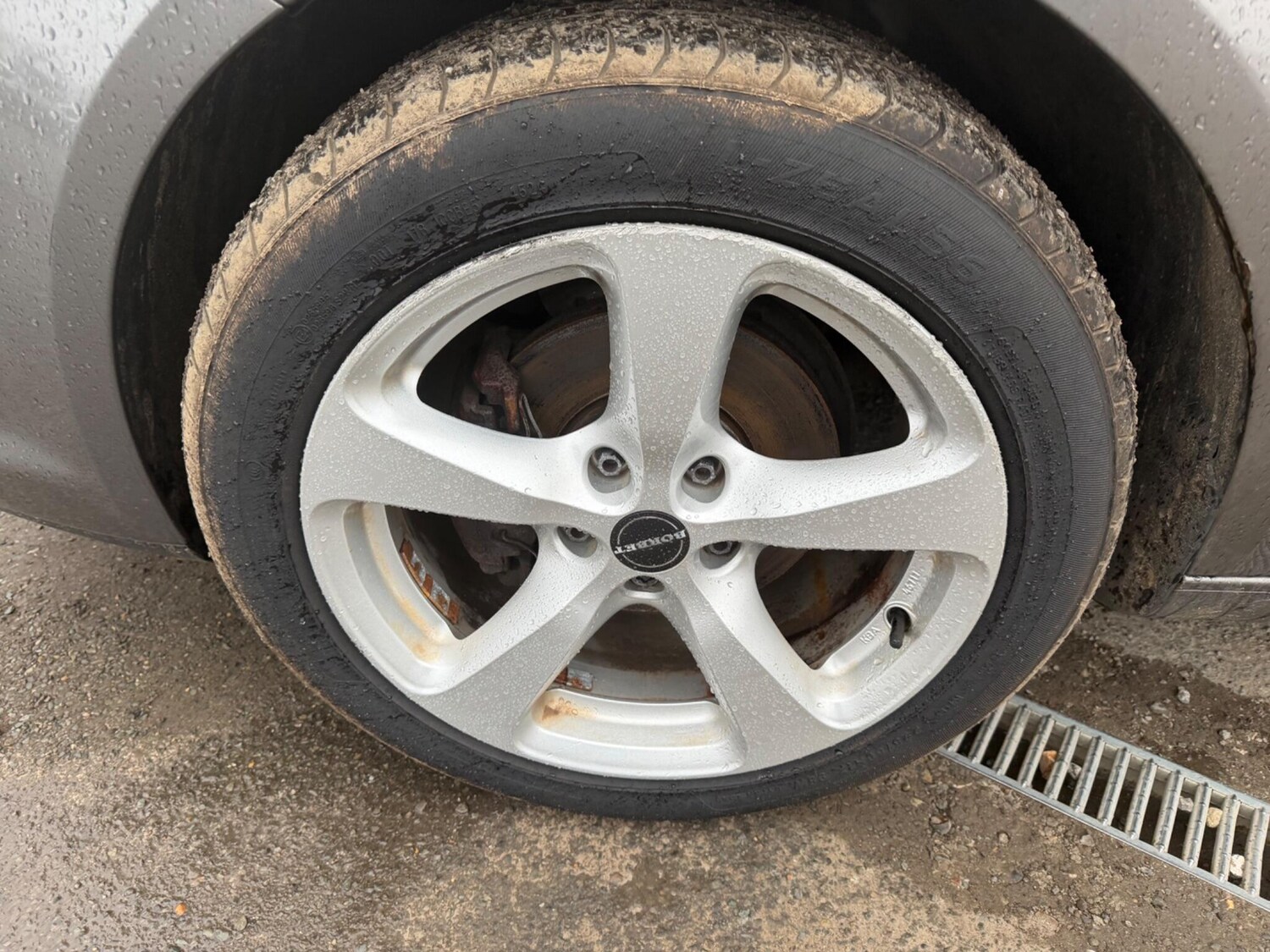 Used Volkswagen Touran 2010 for sale - 77934208: Photo 9