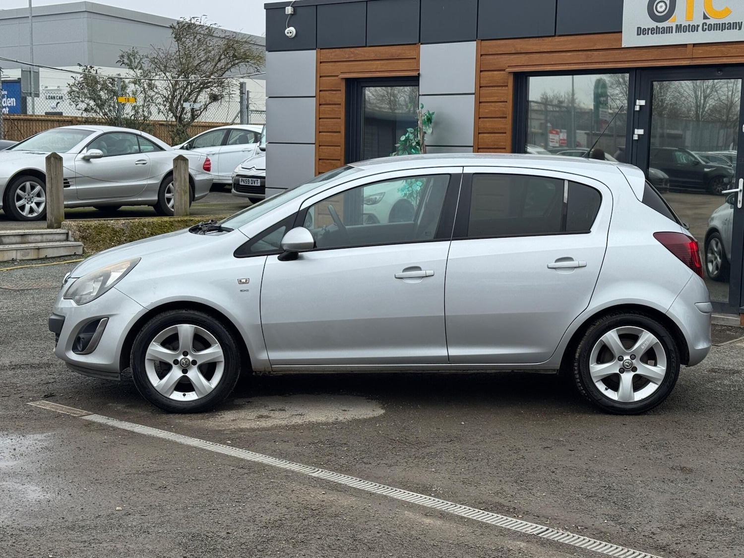 Used Vauxhall Corsa 2012 for sale - 77934187: Photo 2