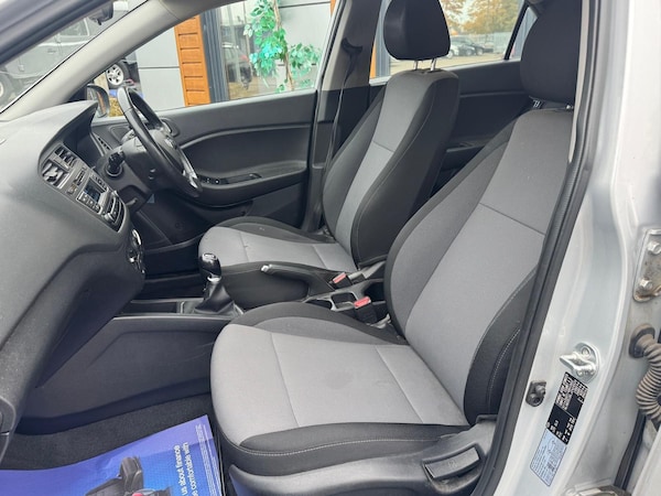 Used Hyundai i20 2018 for sale - 76189965: Photo 25