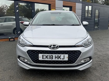 Used Hyundai i20 2018 for sale - 76189965: Photo 2