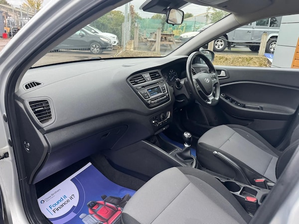 Used Hyundai i20 2018 for sale - 76189965: Photo 9