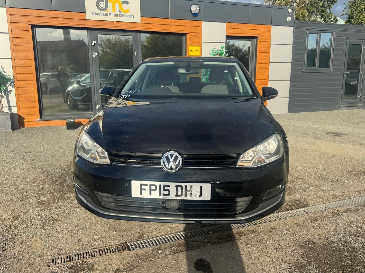 Used Volkswagen Golf 2015 for sale - 76042342: Photo 2