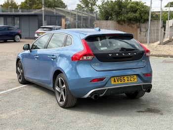 Used Volvo V40 2015 for sale - 79621128: Photo