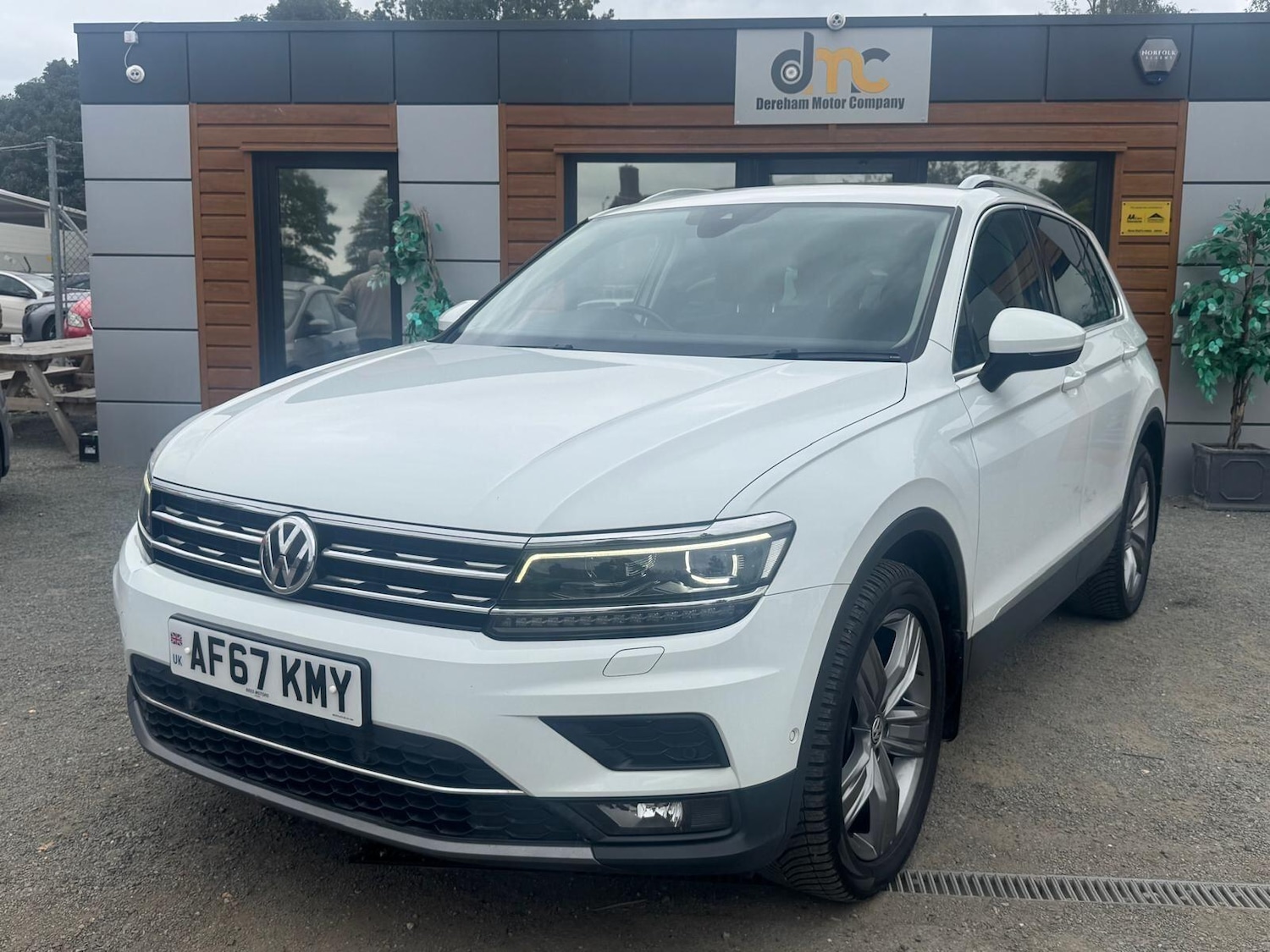 Used Volkswagen Tiguan 2017 for sale - 76032386: Photo 1