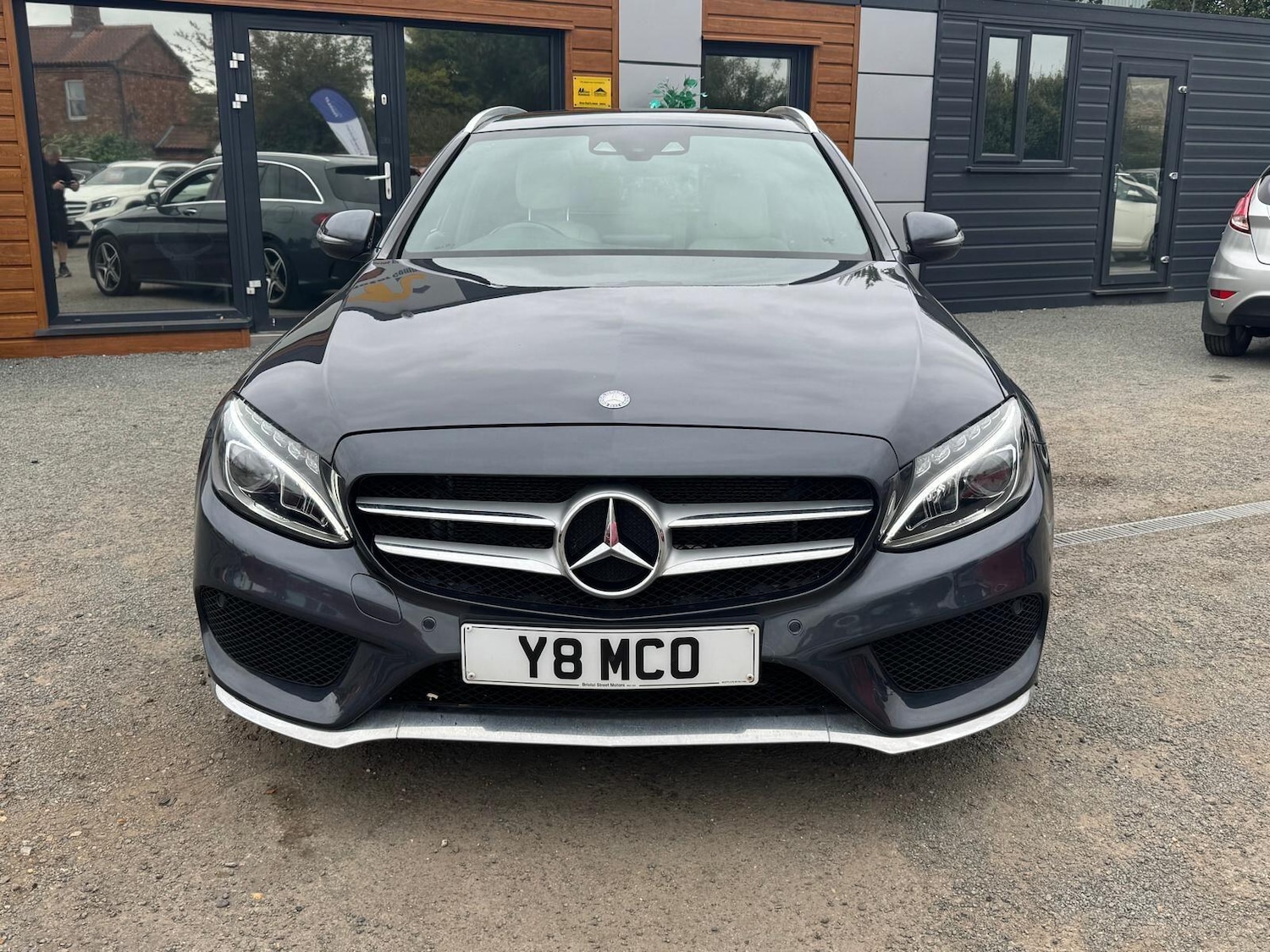Used Mercedes-Benz C-Class 2015 for sale - 76031651: Photo 2