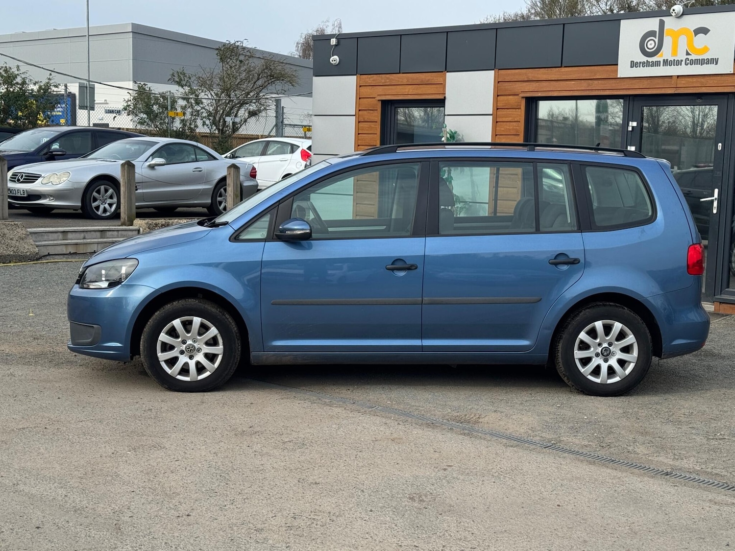 Used Volkswagen Touran 2012 for sale - 77994137: Photo 2