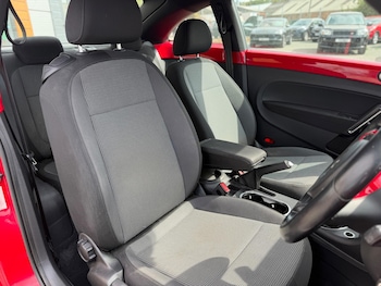 Used Volkswagen Beetle 2015 for sale - 79441720: Photo