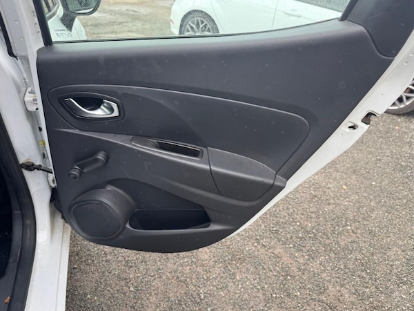 Used Renault Clio 2016 for sale - 76109527: Photo 16