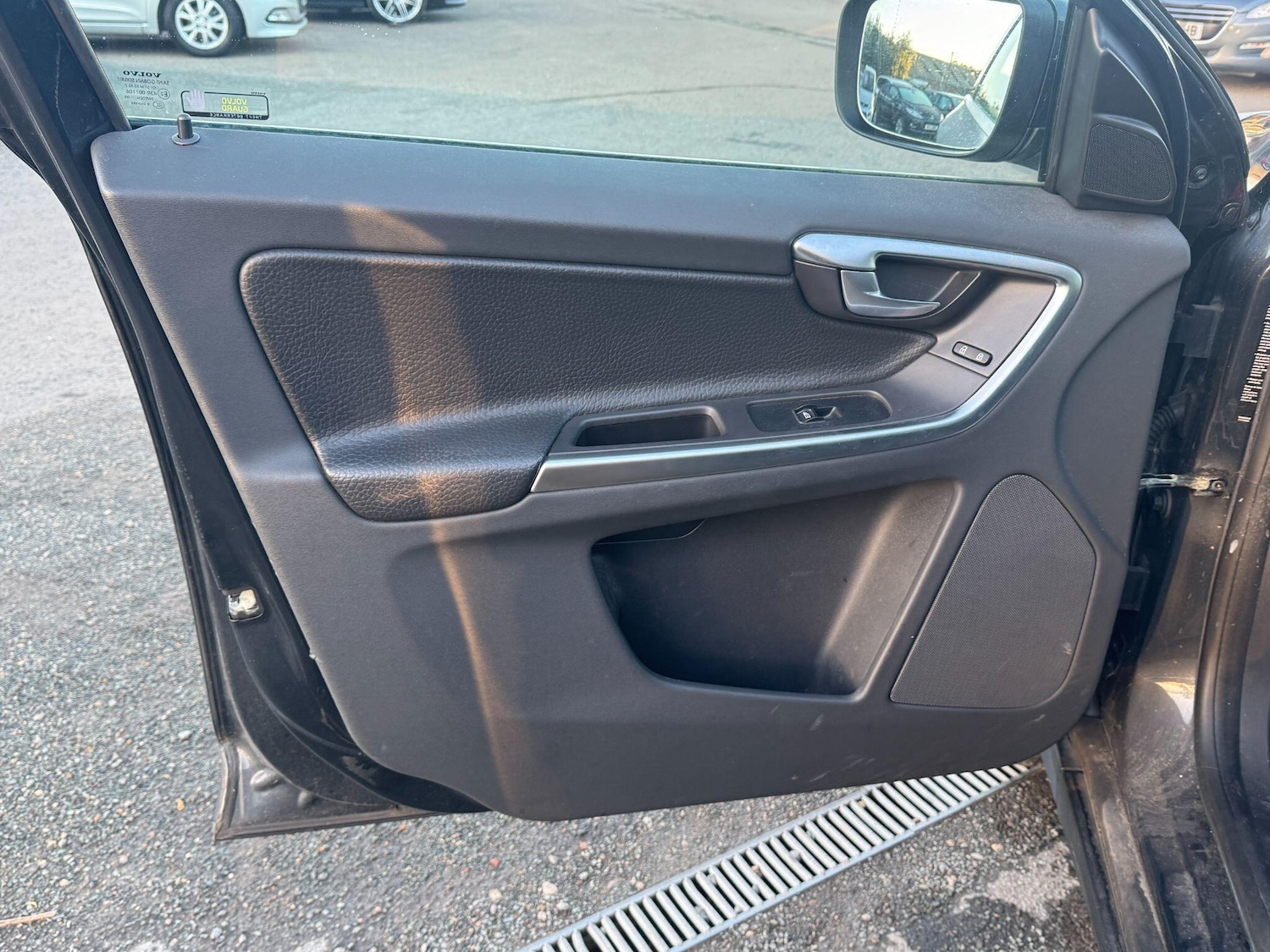 Used Volvo XC60 2010 for sale - 76370264: Photo 11