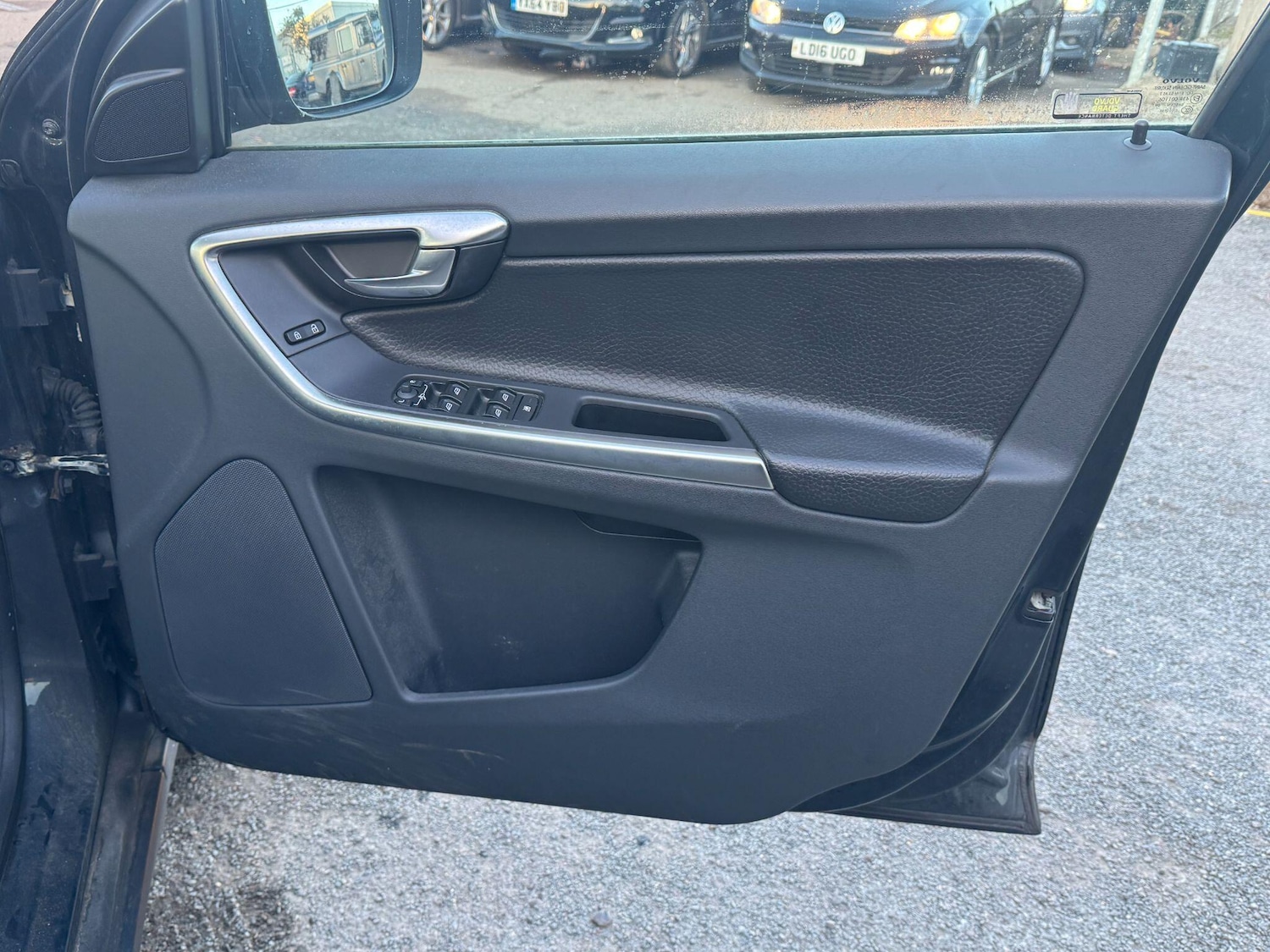 Used Volvo XC60 2010 for sale - 76370264: Photo 18