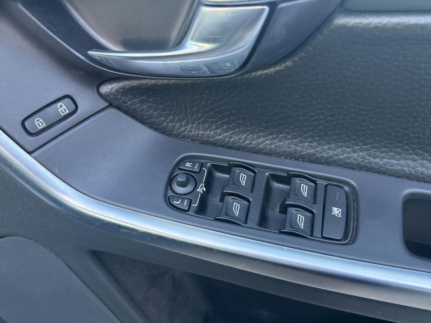 Used Volvo XC60 2010 for sale - 76370264: Photo 19