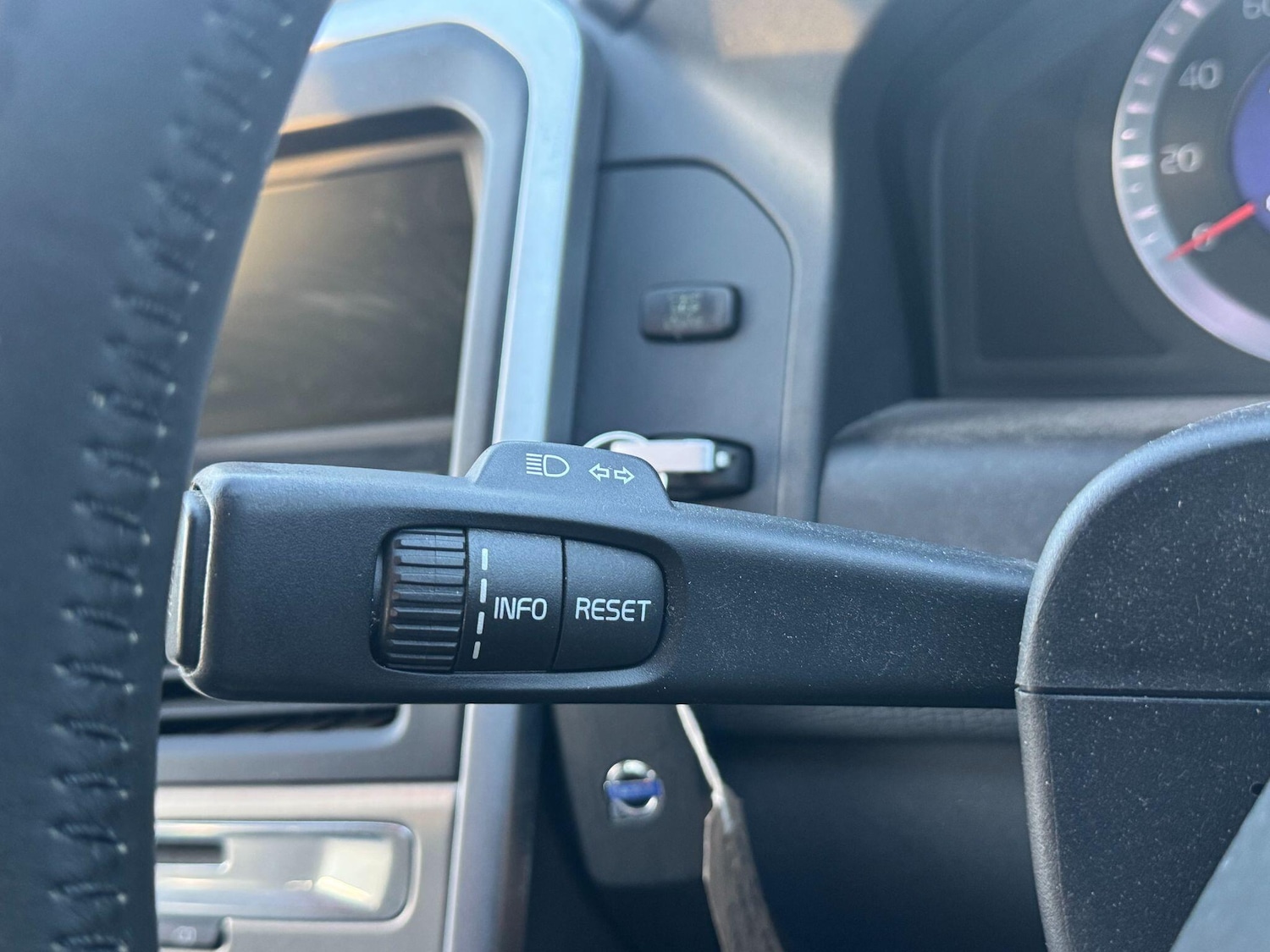 Used Volvo XC60 2010 for sale - 76370264: Photo 29