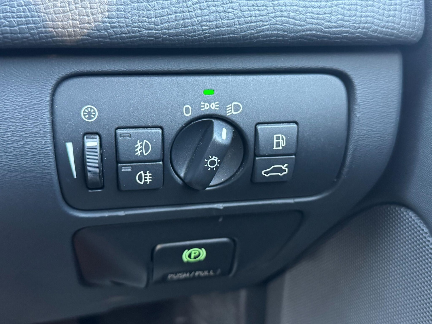 Used Volvo XC60 2010 for sale - 76370264: Photo 31